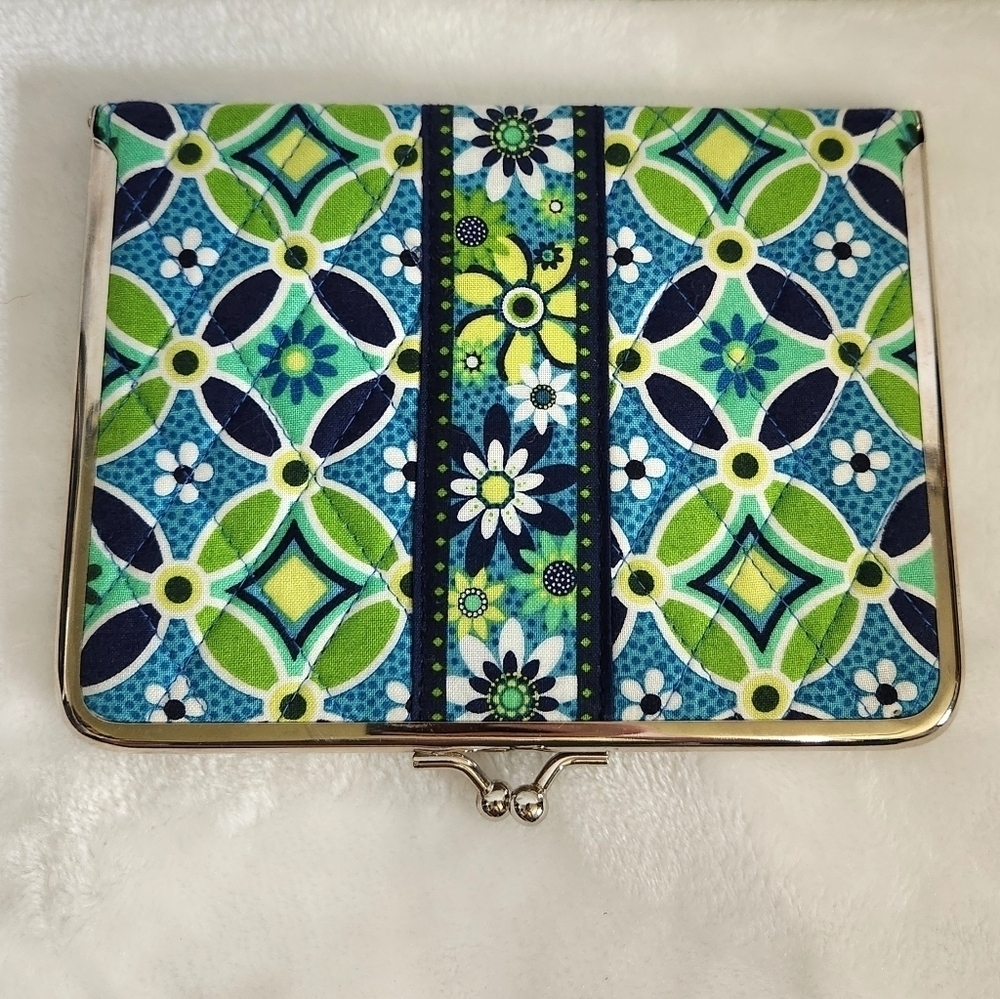 Vera Bradley Retired Hugs N Kisses Daisy Daisy Kiss Lock Floral Photo Album NWOT